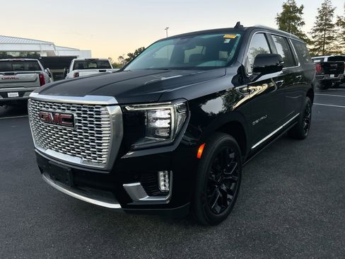 Used 2023 GMC Yukon XL Denali image 5