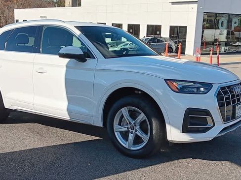 Used 2023 Audi Q5 Premium w/ Convenience Package image 6