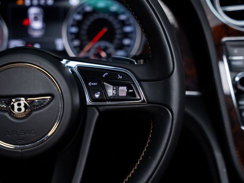 Used 2018 Bentley Bentayga AWD/4WD image 44