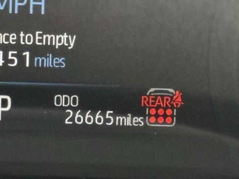 Used 2025 Toyota Sienna XLE FWD image 16