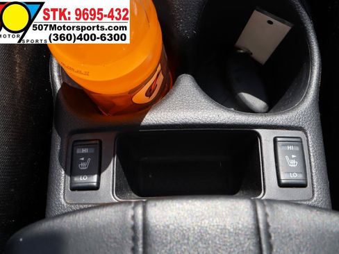 Used 2018 Nissan Rogue SV AWD/4WD image 21