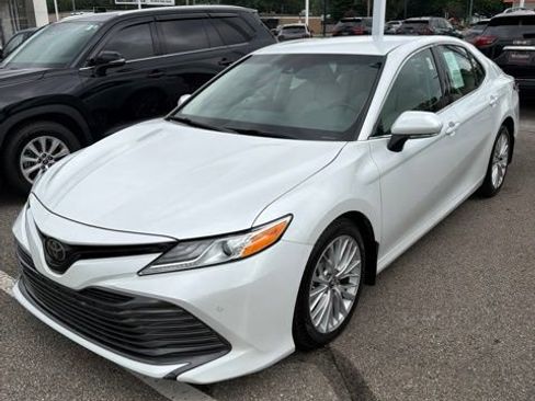 Used 2018 Toyota Camry XLE FWD image 1