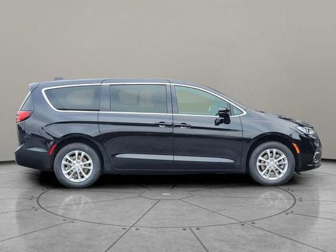 New 2026 Chrysler Pacifica Select AWD/4WD image 13