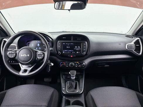 Used 2023 Kia Soul LX w/ LX Technology Package image 19