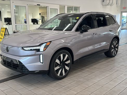 New 2026 Volvo EX90 Ultra AWD/4WD image 9
