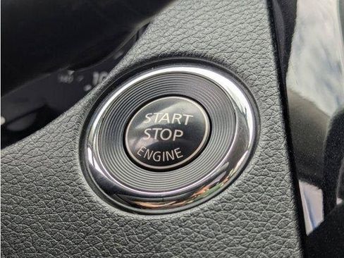 Used 2018 Nissan Rogue SV AWD/4WD image 53