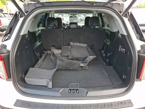 Used 2023 Ford Explorer XLT w/ Equipment Group 202A AWD/4WD image 29