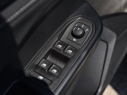 New 2026 Volkswagen Taos SE AWD/4WD image 8