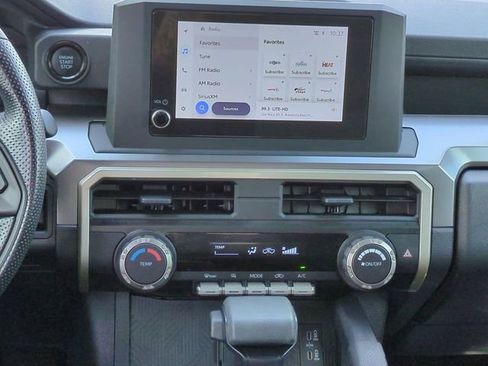 Used 2025 Toyota Tacoma SR5 AWD/4WD image 18