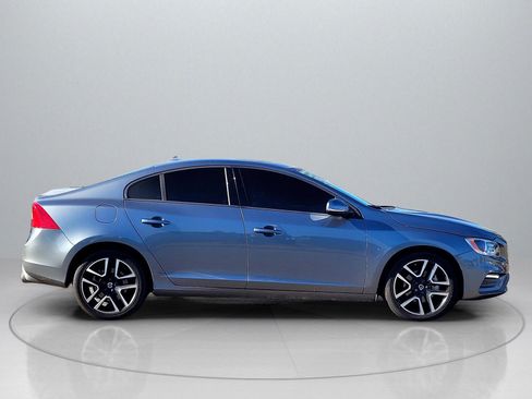 Used 2017 Volvo S60 T5 Dynamic image 9