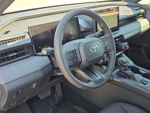 Used 2026 Toyota RAV4 SE FWD image 13