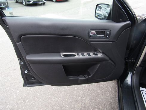 Used 2010 Ford Fusion SEL image 18