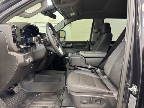 Used 2026 GMC Sierra 3500 SLE w/ Preferred Package image 13