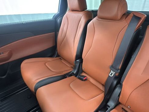 New 2026 Kia Carnival EX image 14