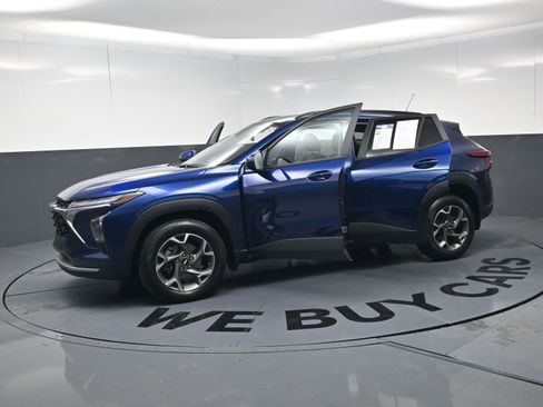 Certified 2024 Chevrolet Trax LT w/ Driver Confidence Package image 20