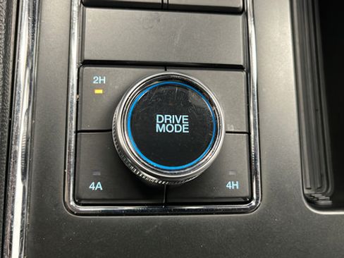 Used 2024 Ford Expedition XLT AWD/4WD image 34