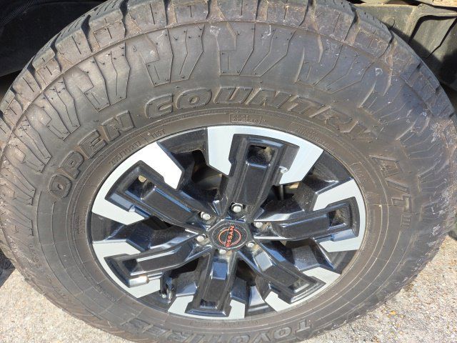 Used 2022 Nissan Frontier Pro-X RWD image 18