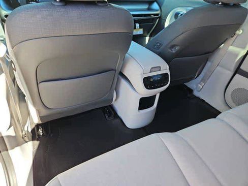 New 2026 Hyundai Ioniq 9 SE image 18