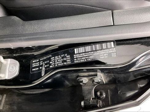 Used 2017 Jeep Renegade Altitude FWD image 32