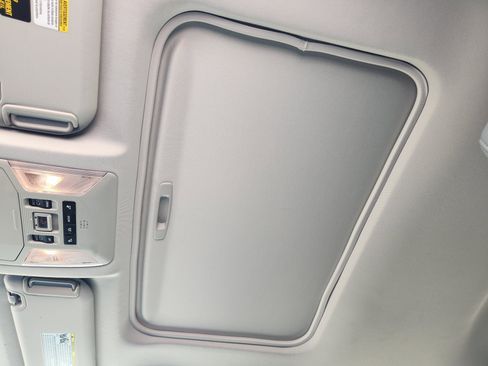 Used 2020 Toyota RAV4 XLE Premium image 25