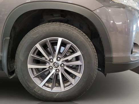 Used 2019 Toyota Highlander XLE AWD/4WD image 15