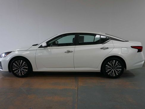 Used 2023 Nissan Altima 2.5 SV image 2