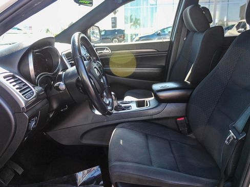 Used 2018 Jeep Grand Cherokee Laredo image 18