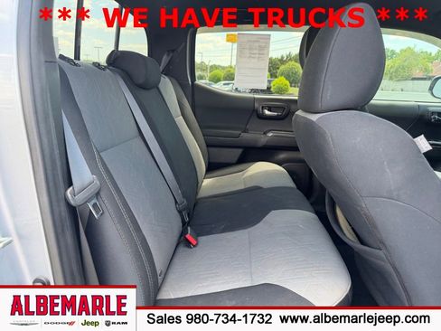 Used 2020 Toyota Tacoma TRD Sport AWD/4WD image 34