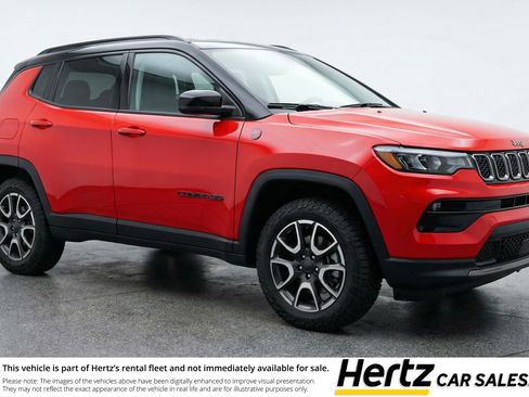 Used 2025 Jeep Compass Trailhawk AWD/4WD image 1