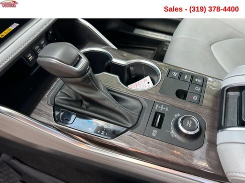 Used 2023 Toyota Highlander Limited AWD/4WD image 22