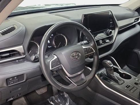 Certified 2024 Toyota Highlander LE image 13