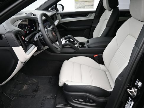 Certified 2026 Porsche Cayenne E-Hybrid Coupe AWD/4WD image 7