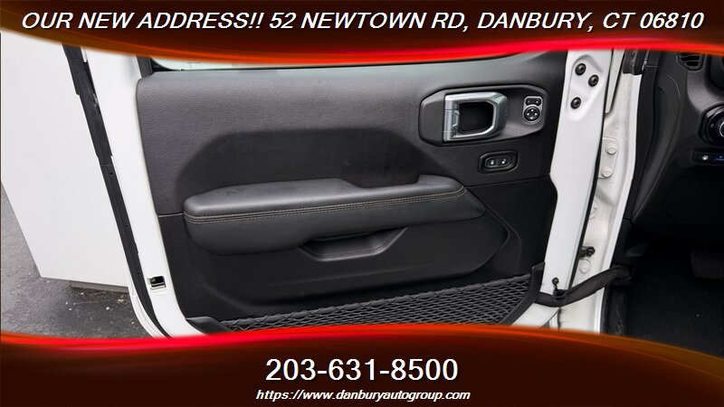 Used 2023 Jeep Wrangler Unlimited Sahara AWD/4WD image 9
