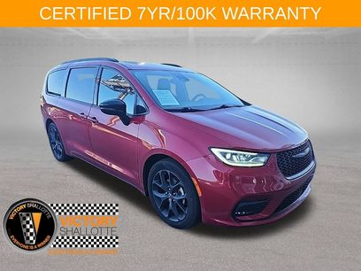 Used 2025 Chrysler Pacifica Limited