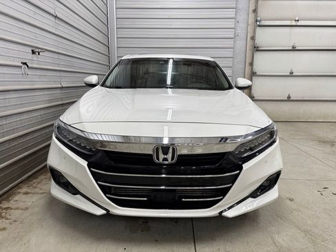 Used 2021 Honda Accord Touring image 2