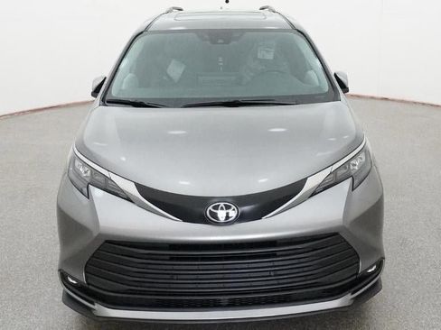New 2026 Toyota Sienna XLE image 15