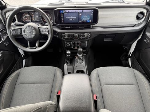 Used 2024 Jeep Gladiator Sport image 13