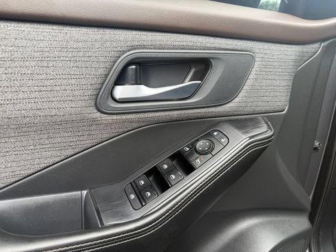 Used 2021 Nissan Rogue SV AWD/4WD image 14