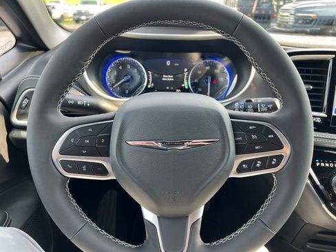 New 2026 Chrysler Pacifica Select FWD image 7