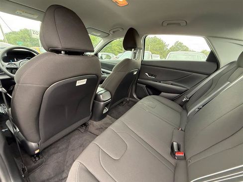 Used 2024 Hyundai Elantra SEL FWD image 12