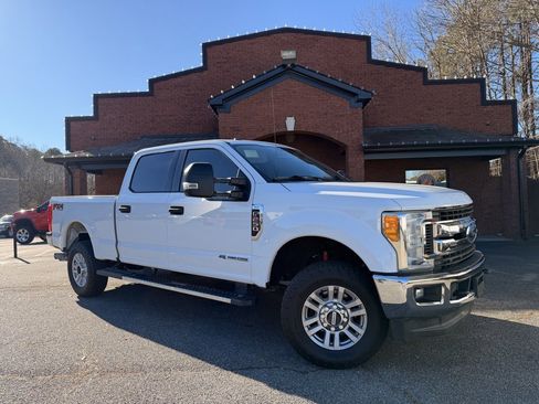 Used 2017 Ford F250 XLT w/ XLT Value Package image 1