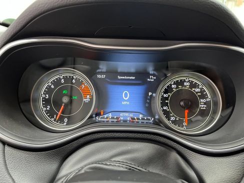 Used 2022 Jeep Cherokee Latitude Lux FWD image 15