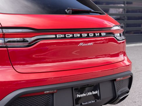 Certified 2026 Porsche Macan AWD/4WD image 12