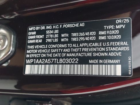 Certified 2026 Porsche Macan AWD/4WD image 38