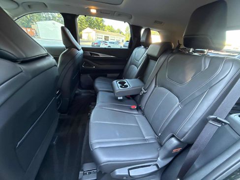 Used 2025 INFINITI QX60 Luxe w/ Cargo Package FWD image 12