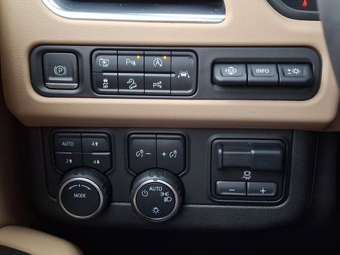 Certified 2023 Chevrolet Suburban Premier w/ Advanced Technology Package image 25