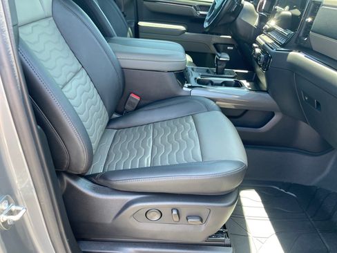 Used 2024 Chevrolet Silverado 1500 ZR2 w/ Technology Package AWD/4WD image 18