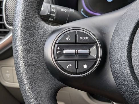 Certified 2025 Kia Soul LX w/ LX Technology Package FWD image 25