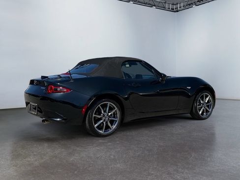 Used 2022 MAZDA MX-5 Miata Grand Touring w/ Weather Package RWD image 3