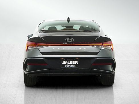 Used 2025 Hyundai Elantra SEL FWD image 4